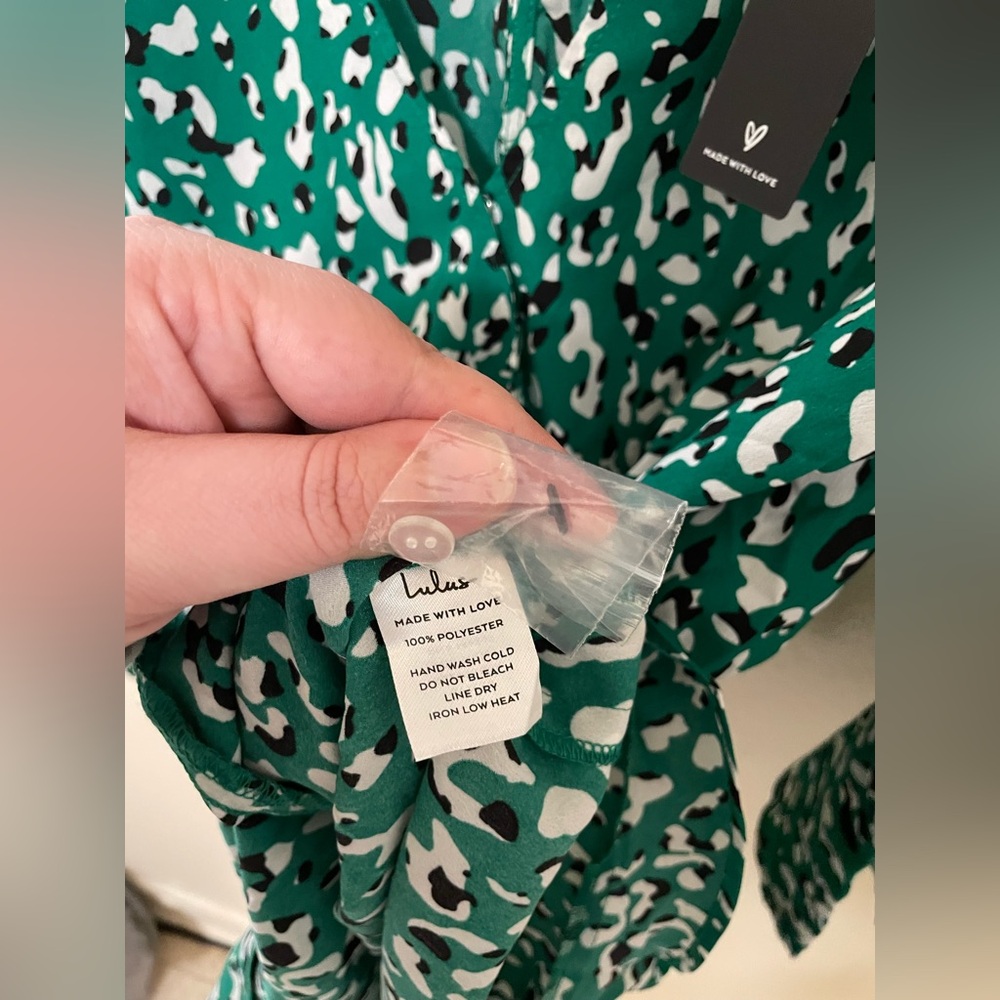 ✨NWT Lulus Make Moves Green and Black Print Flounce Sleeve Romper Size Small - Picture 14 of 15